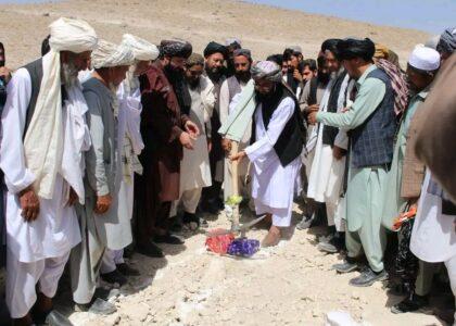 د غزني په قره‌باغ کې د خلکو په شخصي لګښت یوه روغتیایي مرکز ته ودانۍ جوړېږي