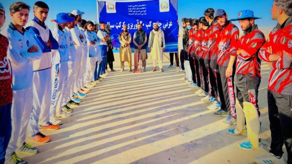 کرکټ؛ غزني کې د ۱۴ لوبډلو ترمنځ د «چلېنج کپ» په نوم سیالۍ پیل شوې