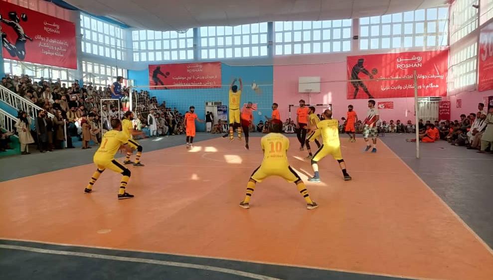 رقابت‌های لیگ برتر والیبال میان ۱۲ تیم در غزنی آغاز شد