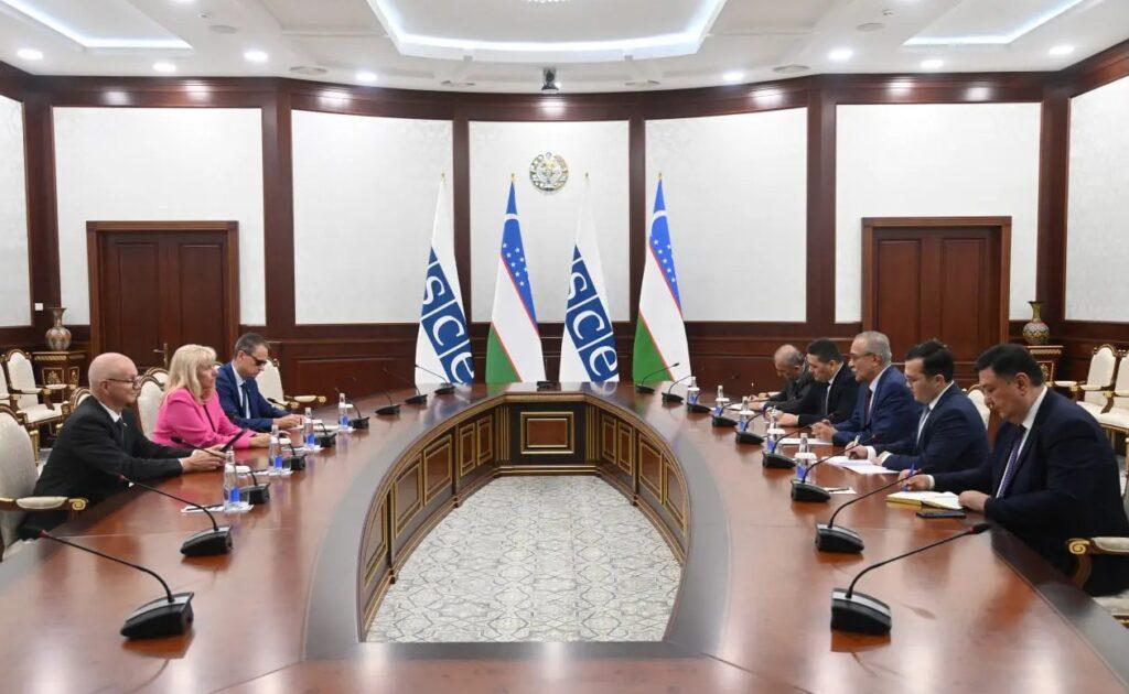 اوزبېکستاني او اروپايي استازو سیمه‌ییزو بازارونو کې د افغانستان د ادغام په اړه خبرې کړې