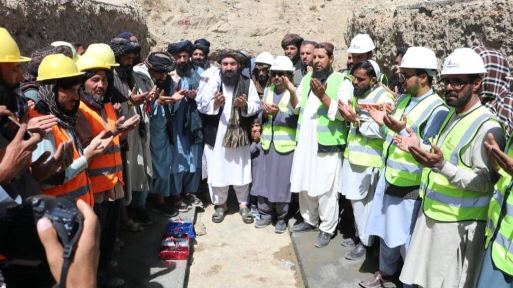 میدان‌وردګو کې د ۲۴ کیلومتره سړک د بیارغونې چارې پیل شوې