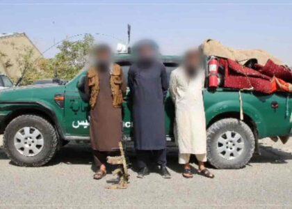 لوګر کې د امنیتي ځواکونو له نوم او وسایلو د استفادې او غلا په تور درې کسان نیول شوي