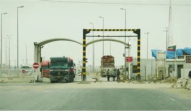 بسته‌شدن مرز پُل ابریشم؛ برخی تاجران در نیمروز: با تداوم این وضعیت شدیداً متضرر می‌شویم