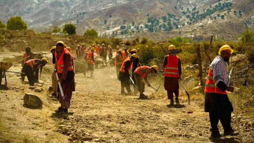 کار ۱۷ پروژه به هزینۀ ۵۵ میلیون افغانی در دو ولسوالی پنجشیر آغاز شد