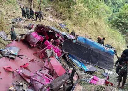 سریلانکا کې د یوه بس چپه کېدو پېښه کې ۳۱ کسانو ته مرګ‌ژوبله اوښتې