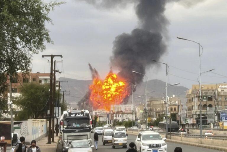 حملات هوایی اسرائیل به یمن دست‌کم ۳۵ تن کشته و بیش از ۱۳۰ زخمی برجا گذاشت