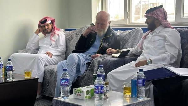 بلخی: زوج بریتانیایی که در افغانستان زندانی بودند، آزاد شدند