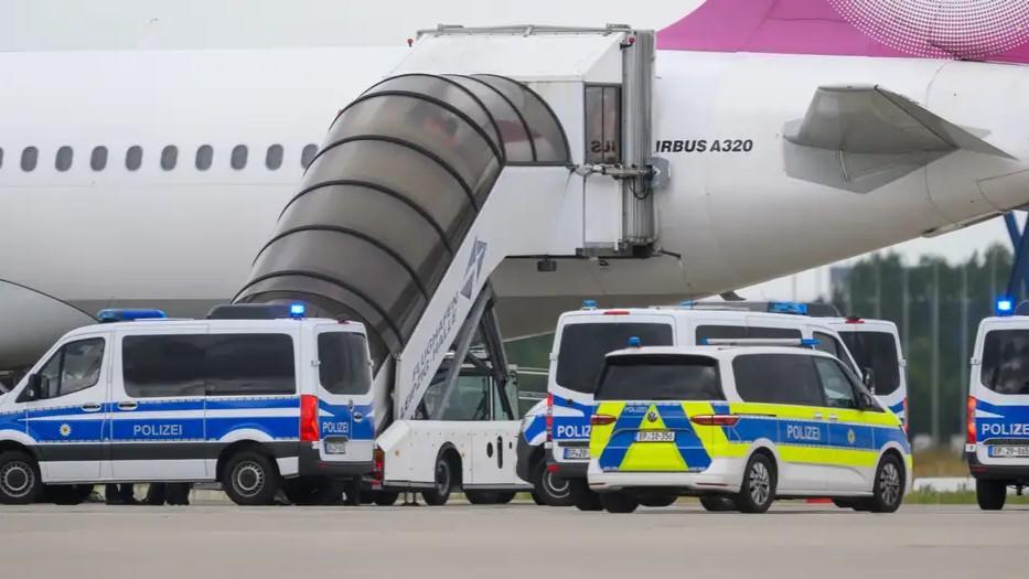 المان افغانستان او سوریې ته د کډوالو ایستلو لړۍ بیا پیلوي