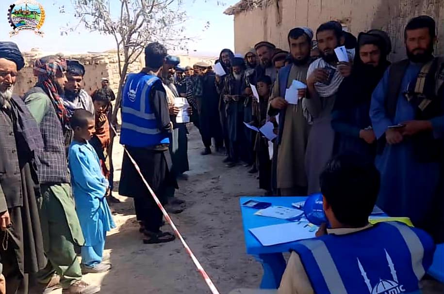 غور کې له سلګونو بېوزلو کورنیو سره نغدي مرسته وشوه