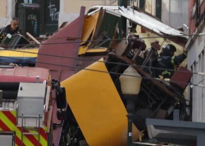 پرتګال کې له پټلۍ د رېل‌ګاډي وتلو پېښه کې ۱۵ کسان مړه او ۱۸ نور ټپیان شوي