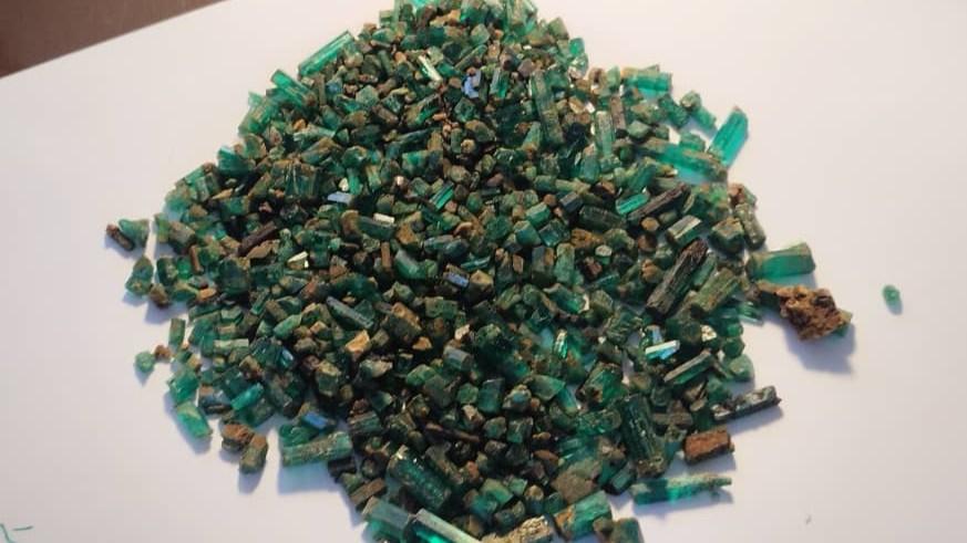 د پنجشېر څه باندې ۶ زره قیراطه زمرد وپلورل شول