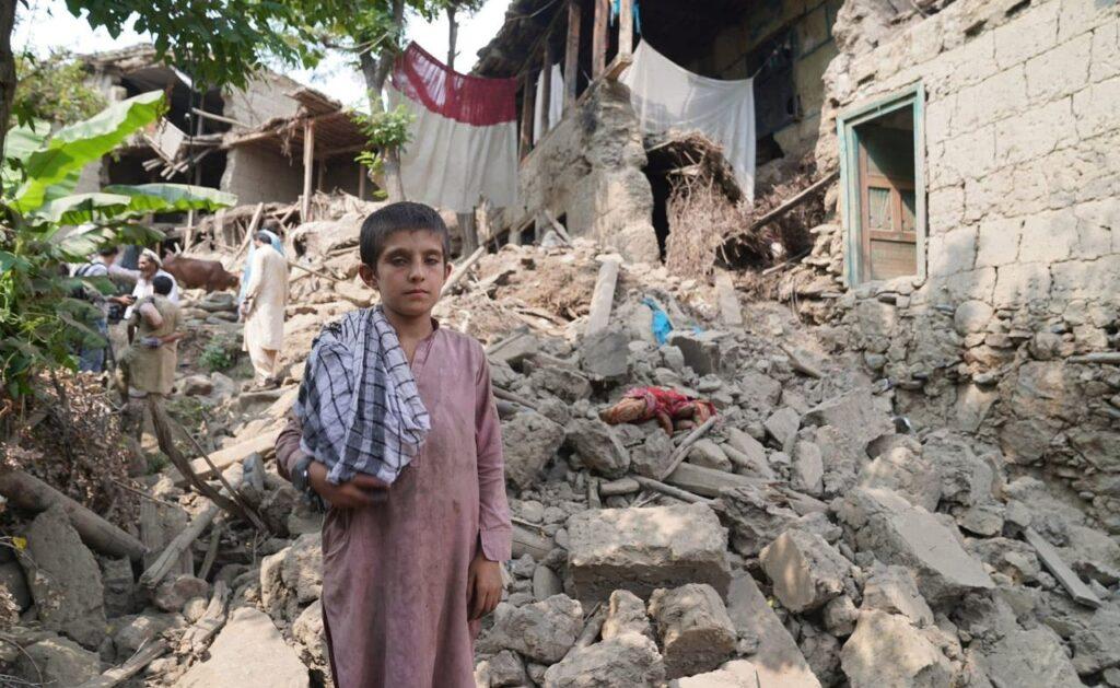 ای‌اواېم افغانستان کې له زلزله‌ځپلو سره د ۱۶،۸ میلیون ډالرو بېړنۍ مرستې غوښتنه کړې ده
