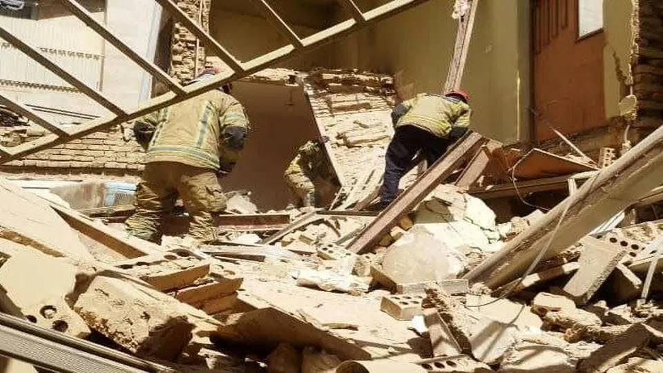 فروریزی یک ساختمان در ایران جان یک افغان را گرفت