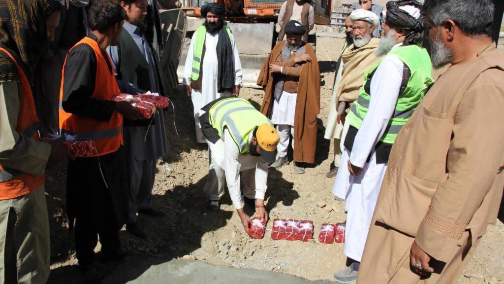 کار سه پروژۀ انکشافی به ارزش بیش از ۳۴ میلیون افغانی در بامیان آغاز شد