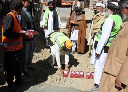 کار سه پروژۀ انکشافی به ارزش بیش از ۳۴ میلیون افغانی در بامیان آغاز شد