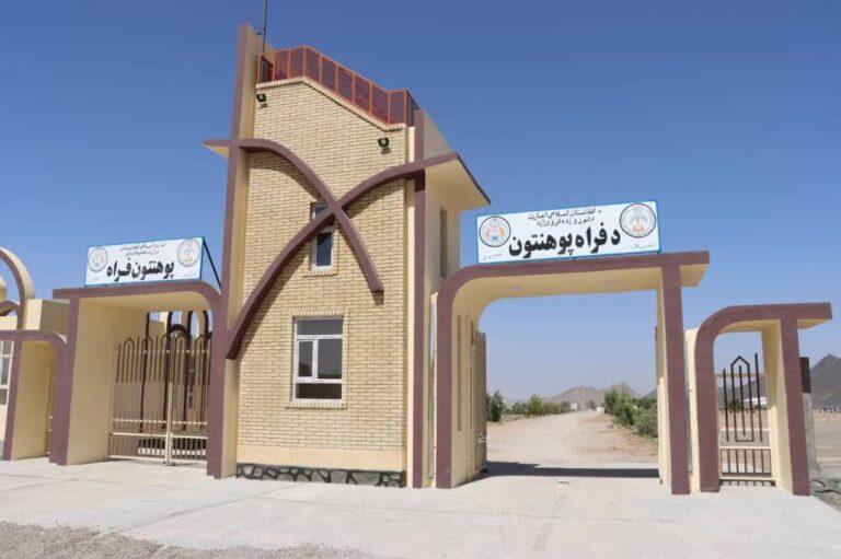 د فراه پوهنتون کې د ۶۸ میلیون افغانیو په لګښت د څو پروژو پلې کېدل
