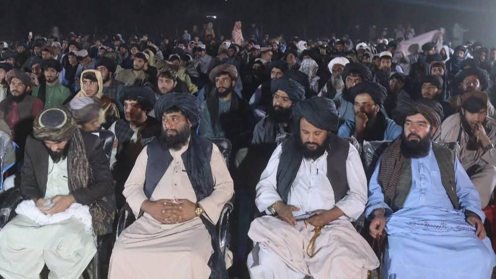 مشاعرۀ سالانۀ عنعنوی «عناب گل» در فراه برگزار شد