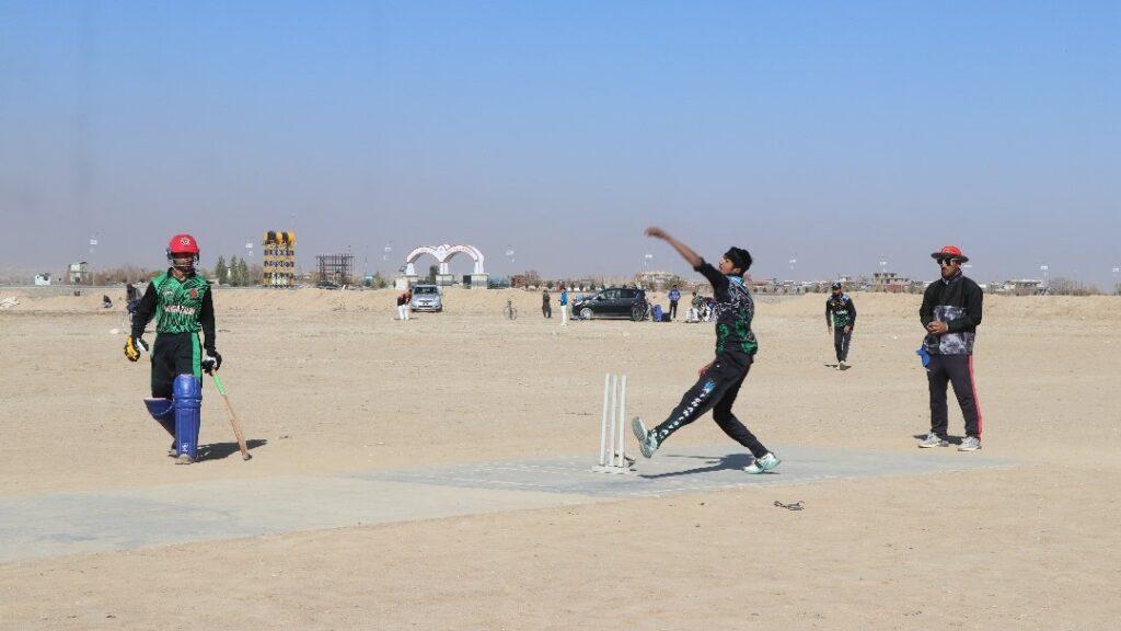 غزني کې د دولتي او خصوصي ښوونځیو ترمنځ د کرکټ سیالۍ پای ته ورسېدې