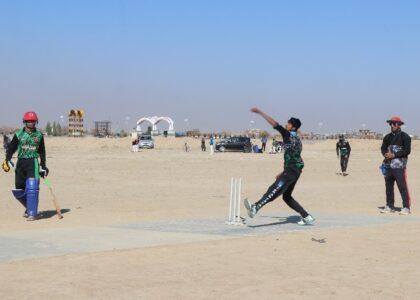 غزني کې د دولتي او خصوصي ښوونځیو ترمنځ د کرکټ سیالۍ پای ته ورسېدې