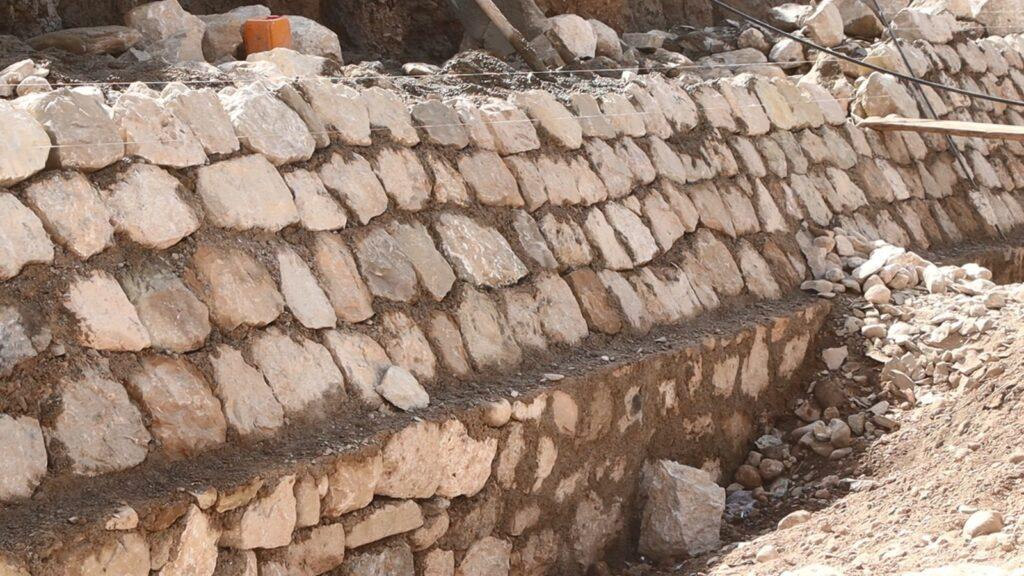کار ساخت دو دیوار استنادی به هزینۀ ۱۲.۵ میلیون افغانی در جوزجان آغاز شد