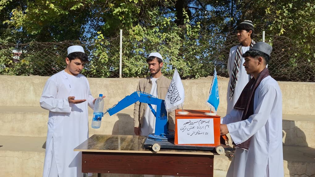 رقابت علمی میان شاگردان مکاتب جوزجان با نمایش ۲۲ پروژۀ ساینسی برگزار شد