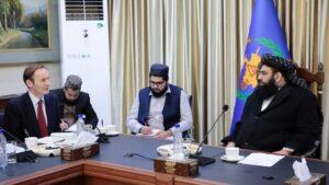 ریچارډ لینډسي: برېتانیا به له افغانانو سره خپلو بشري مرستو ته دوام ورکړي