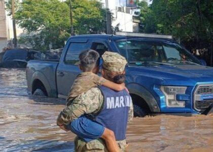 جاری شدن سیلاب‌ها در مکسیکو جان ۲۸ تن را گرفت