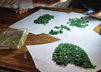 بیش از۸۵۰۰ قیراط زمرد پنجشیر به‌فروش رسید