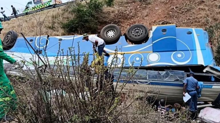 رویداد ترافیکی در افریقای جنوبی دست‌کم ۴۲ کشته و بیش از ۳۰ زخمی برجا گذاشت