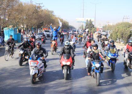 د افغانستان د فوټسال له ۱۷ کلنو کم‌عمره لوبډله د اتلولۍ له ګټلو وروسته هېواد ته راستنه شوه