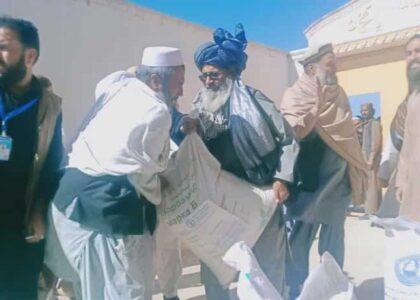 افغانستان کې څه باندې سل زره کروندګرو ته د غنمو د اصلاح شوي تخم او سرې د وېش لړۍ پیل شوه