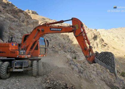 کار ساخت ۲۵ کیلومتر سرک با هزینۀ مردم در شهرستان دایکندی آغاز شد