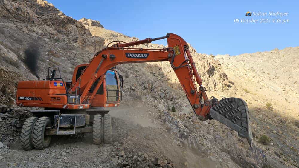 کار ساخت ۲۵ کیلومتر سرک با هزینۀ مردم در شهرستان دایکندی آغاز شد