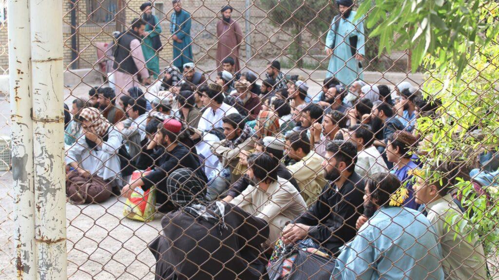 بیش از ۲۰۰ معتاد پس از تداوی کامل دوباره به خانواده‌های‌شان در هرات پیوستند