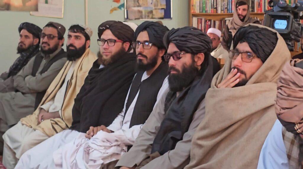 غزني کې خبریالانو ته «د بیان ازادي» تر عنوان لاندې یو ورځنی سیمینار جوړ شو