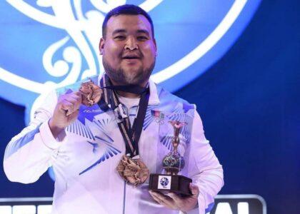 فضل‌کریم ترکمن، وزنه‌بردار افغان برندۀ سه مدال برنز شد