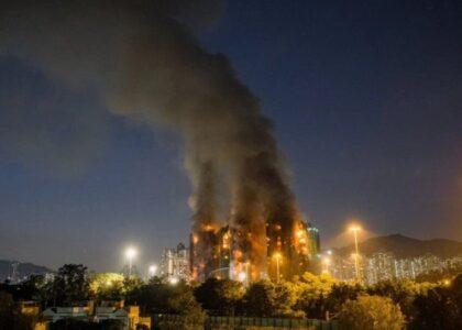 آتش‌سوزی در هانگ‌کانگ جان ۵۵ تن را گرفت