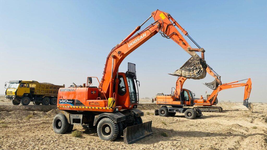 کار طراحی و ساخت ۲۵ کیلومتر سرک عمومی بلخ – شبرغان به ارزش بیش از ۴۵۰ میلیون افغانی آغاز شد