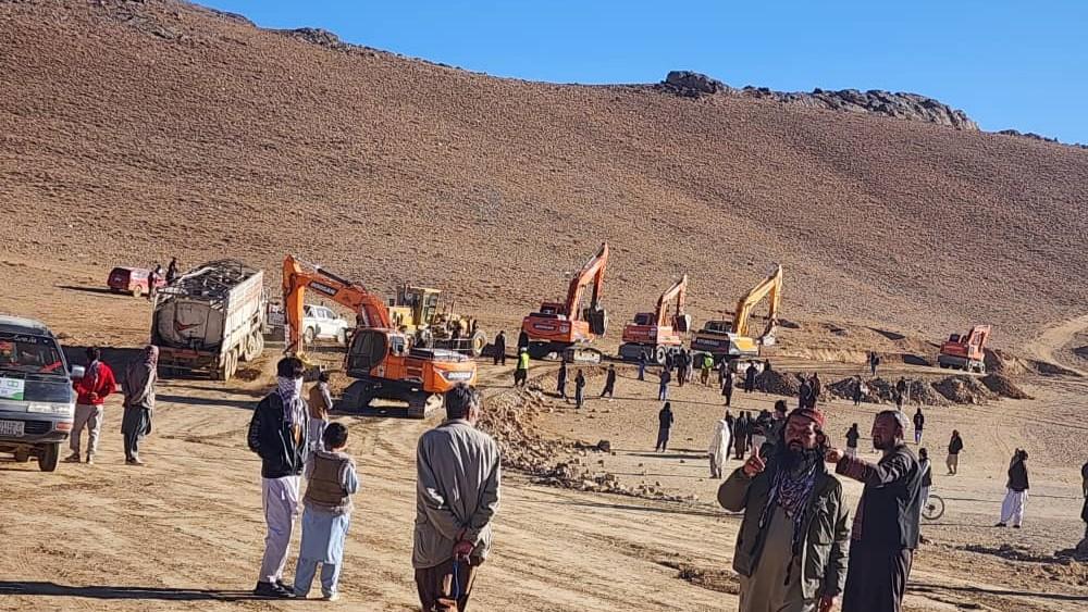 د غزني په اجرستان کې د ۳۵۰ میلیون افغانیو په لګښت د یوه سړک جوړولو چارې پیل شوې