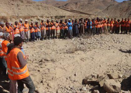 کار چندین پروژۀ انکشافی به هزینۀ بیش از ٢٢ میلیون افغانی در فراه آغاز شد