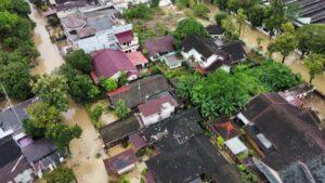Floods, landslides kill 174 in Indonesia