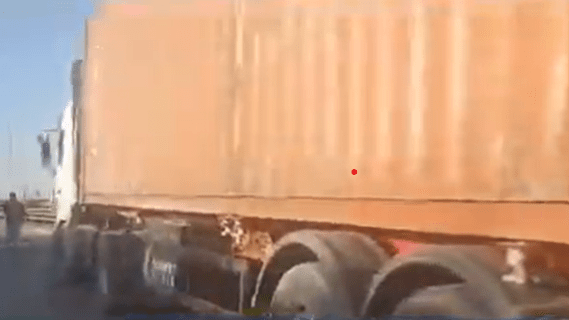 یک محمولۀ مواد ساختمانی بی‌کیفیت به ایران مسترد شد