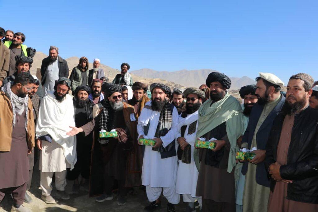 کار بازسازی ۲۵ کیلومتر شاهراه میدان‌وردک – بامیان آغاز شد