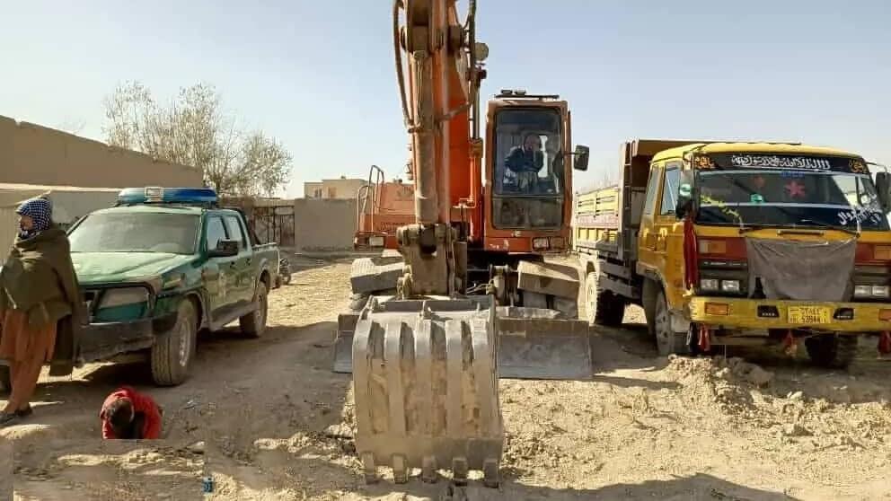 د لوګر بره‌کي‌برک کې د لس کیلومتره سړک د جوړولو چارې پیل شوې