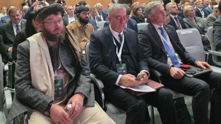 عمري: د سیمې هېوادونو دې په افغانستان کې د څارویو د روزنې او روغتیا برخه کې پانګونه وکړي