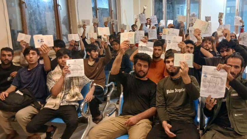 Hundreds of Afghans released from Pak, Iraqi prisons return home