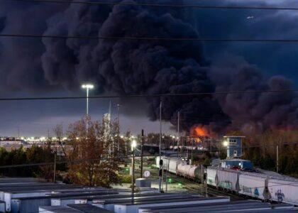 سقوط یک طیارۀ باربری در آمریکا ۷ کشته و ۱۱ زخمی برجا گذاشت