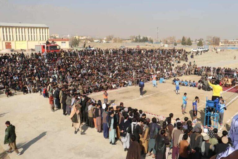 پروان کې د ۱۳ لوبډلو ترمنځ د والیبال سیالۍ پای ته ورسېدې