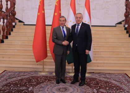 وانګ یي: چین چمتو دی له تاجکستان سره په ګډه د افغانستان د سولې، ټیکاو او بیارغونې لپاره کار وکړي