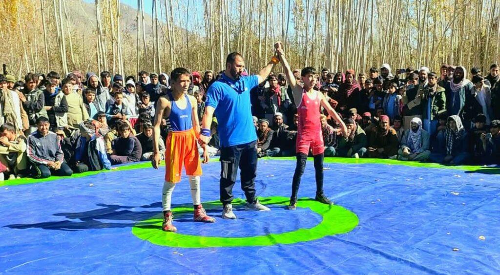 میدان‌وردګو کې د ۶۰ ورزشکارانو ترمنځ د پهلوانۍ سیالۍ ترسره شوې